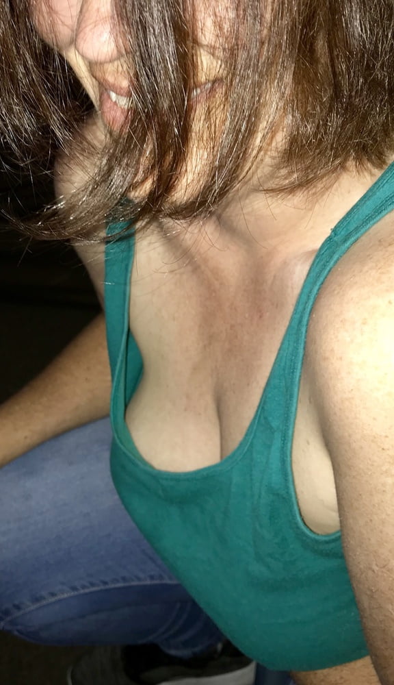 Saggy tits in tank top, come out. 