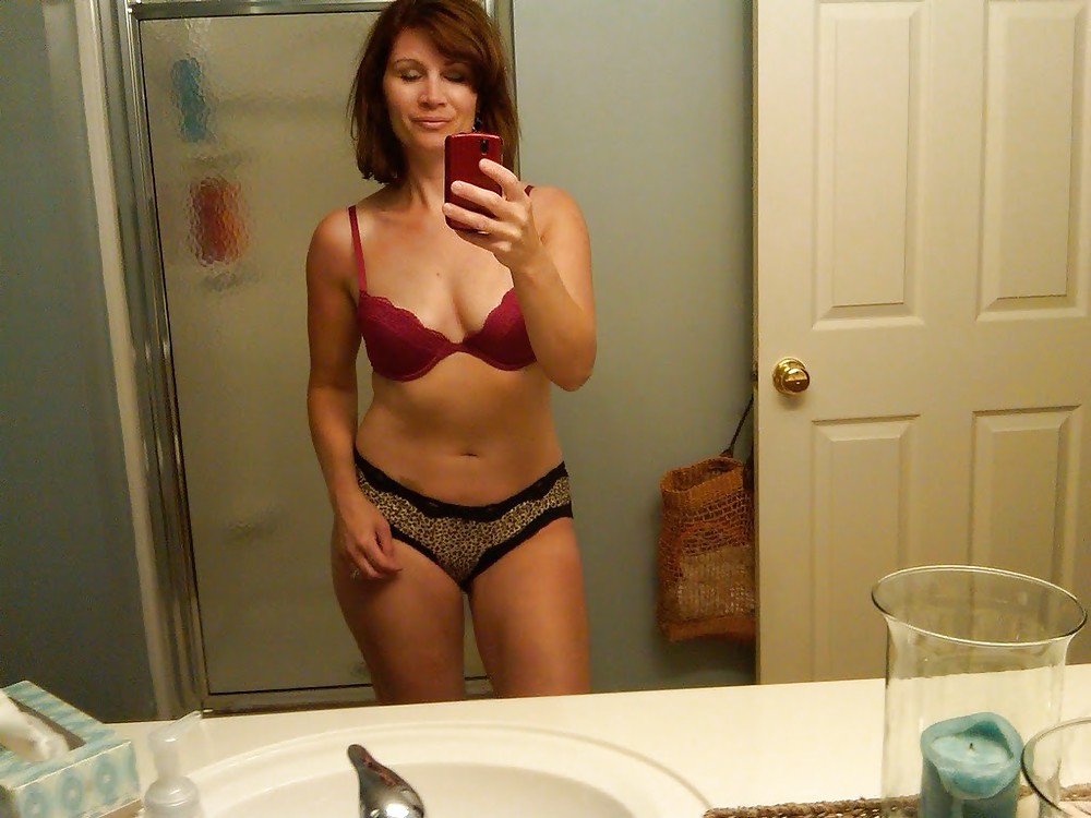 Self Shot Milf adult photos