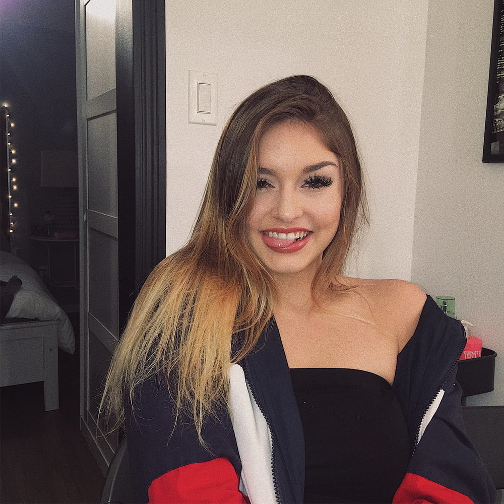 SOPHIA...a young sexy lesbian... adult photos