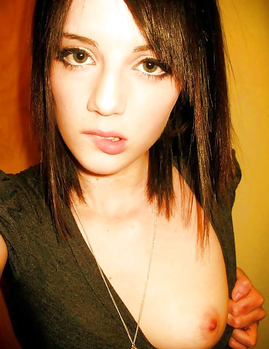 Selfshot Amateur's 6 adult photos