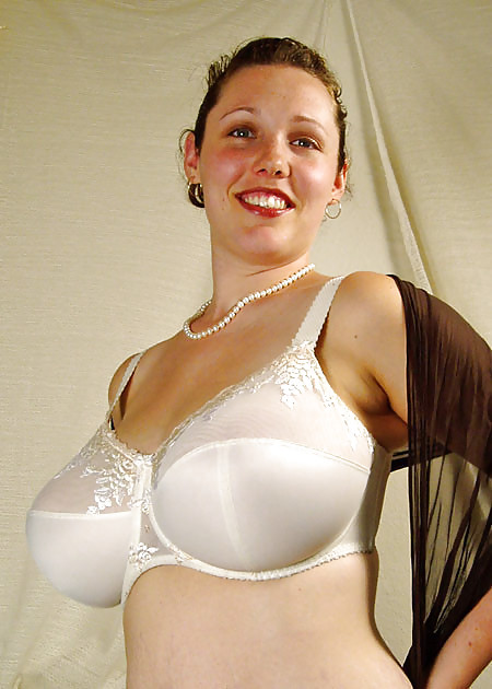 Mature wives, with bra. adult photos