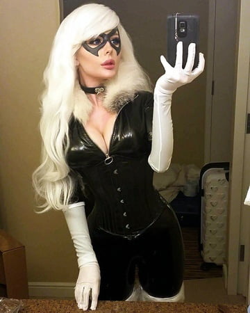 wonderfull girl redhead cosplay busty         