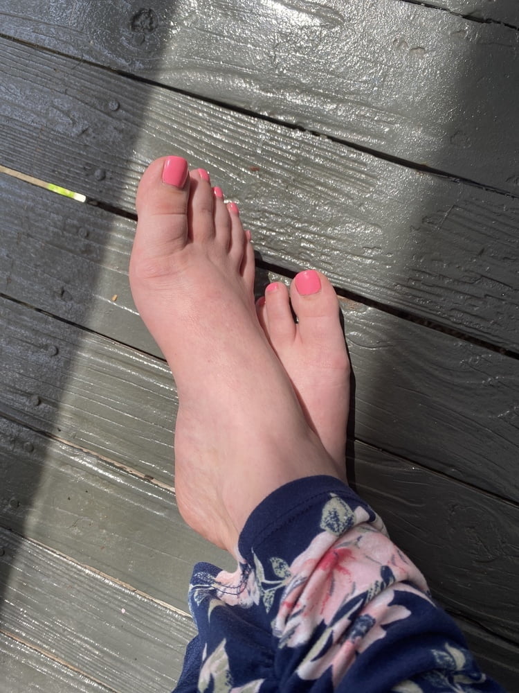 My toes - 1 Pics