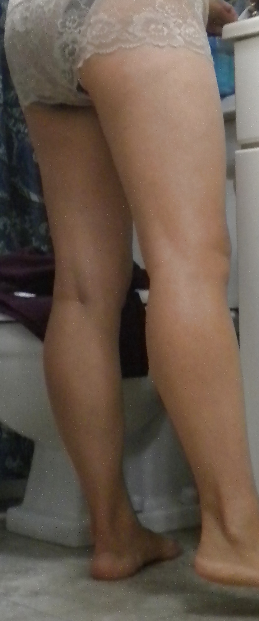 Filipina Wife Sexy Legs adult photos