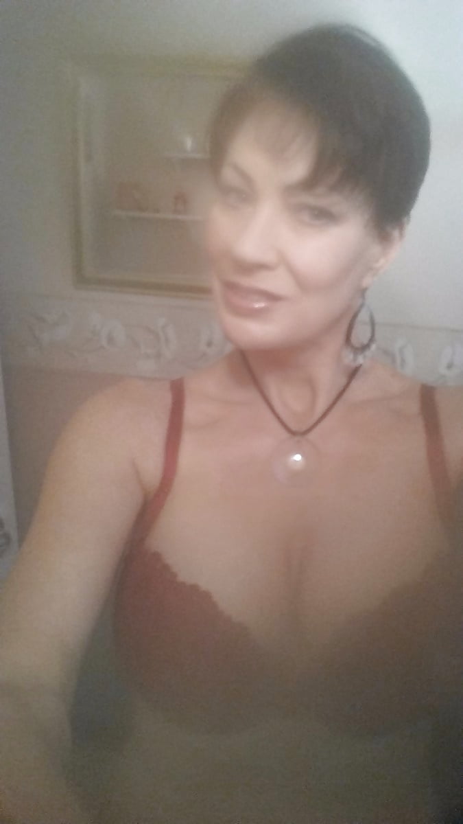 Twitter MILF adult photos