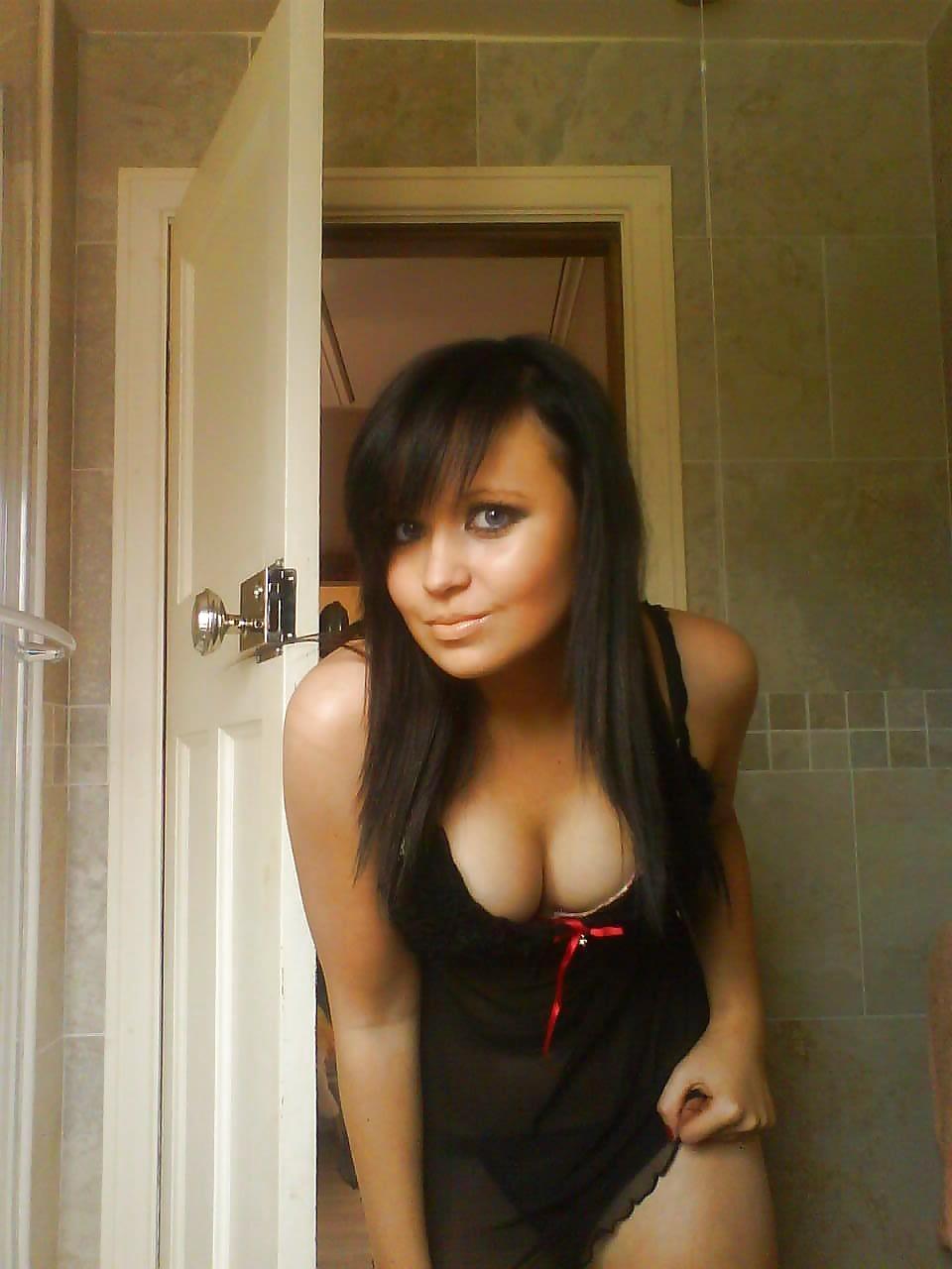 XHBuster NR.17 adult photos