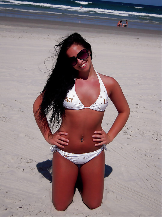 Girls in Bikinis 7 adult photos