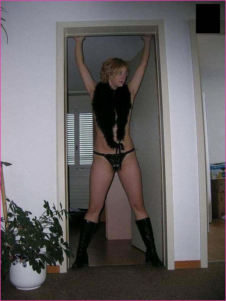 FRENCH GIRL POSING UND FUCKING adult photos