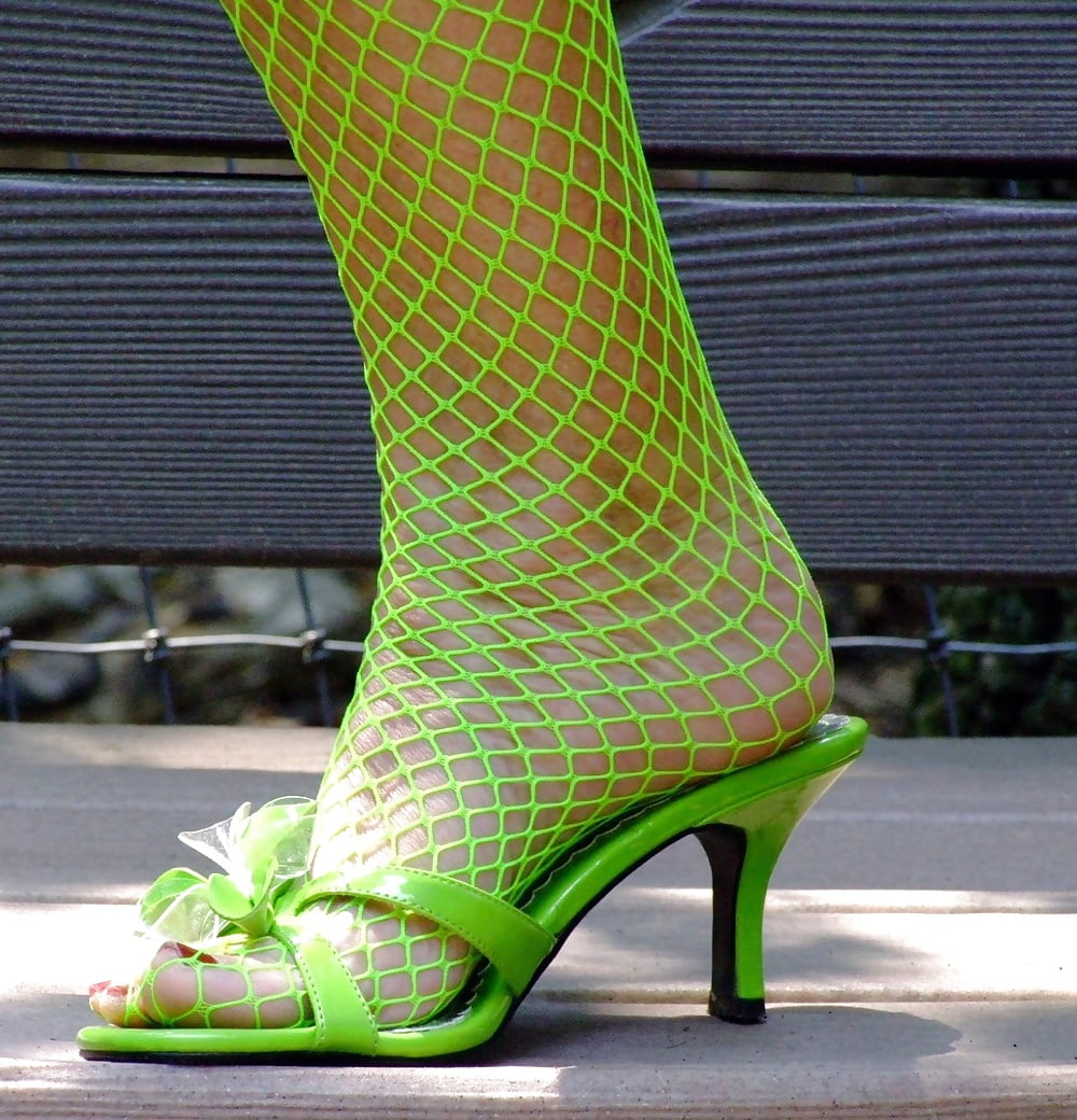 HOSE FEET 1 -- mfl adult photos