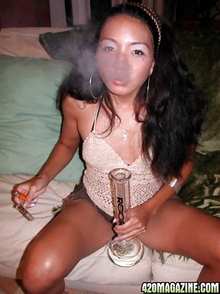 Smoker Girls adult photos