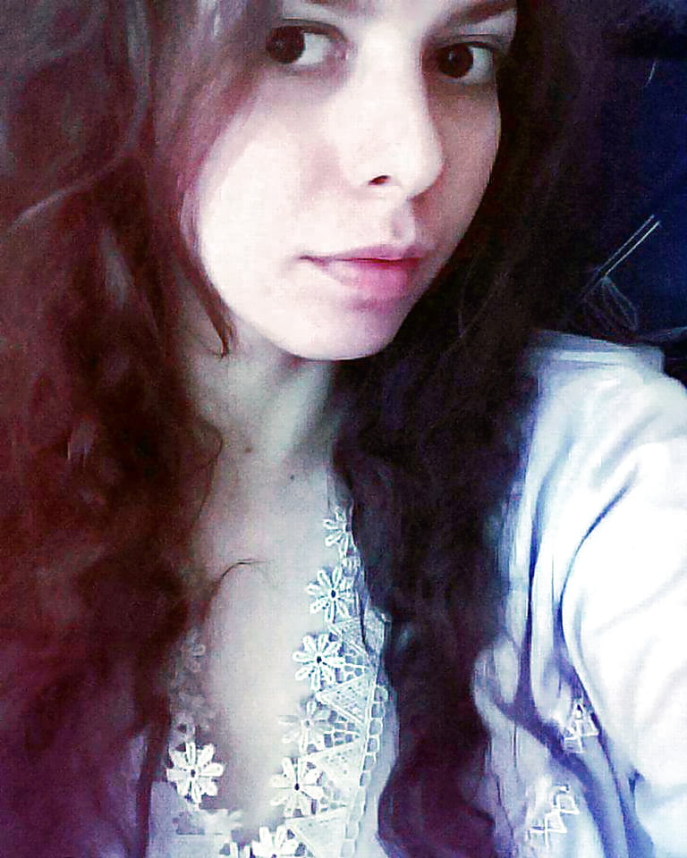 Cutie redhead Lea adult photos