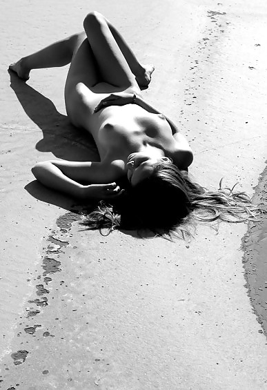 Erotic Beach Babes - Session 1 adult photos