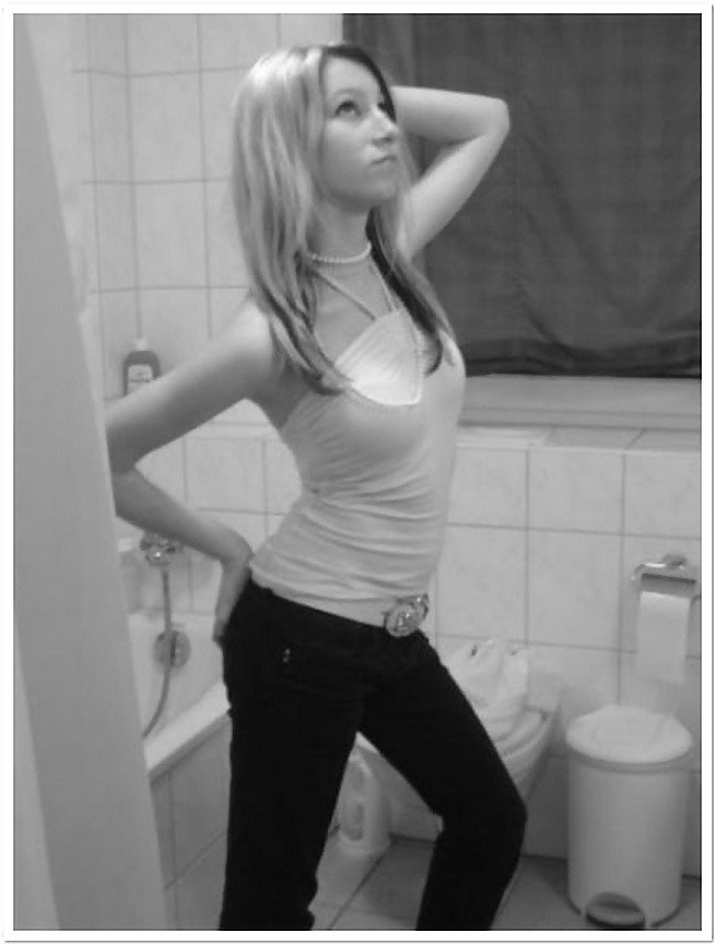 Teenage girl selfshot 19 yr old (Photo set) adult photos