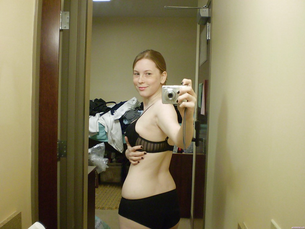 SELF SHOT BUSTY TEEN adult photos