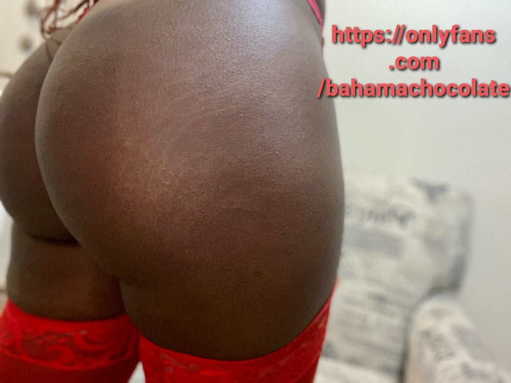 Ebony College student goes wild and shows off her Big Booty - 7 Photos 