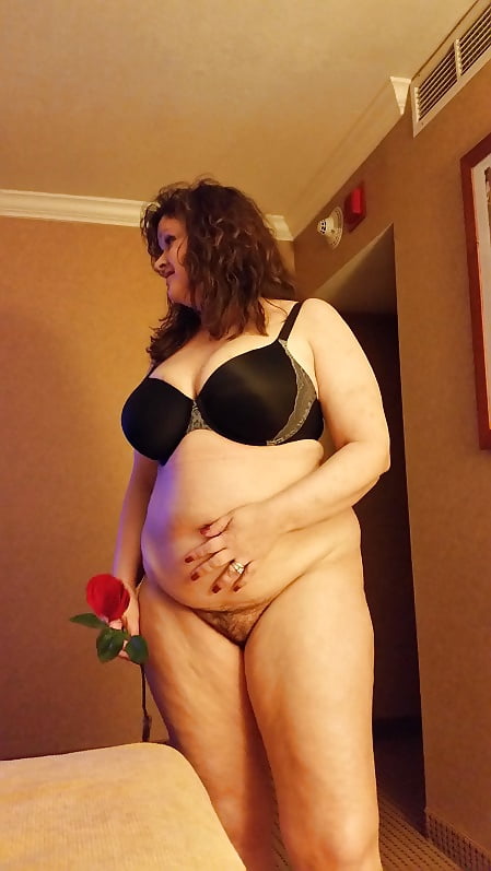 Thick Married MILF Valentines Day adult photos