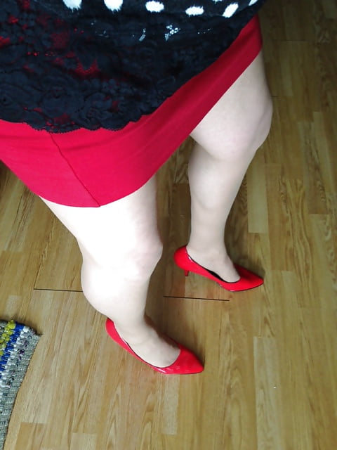 I LOVE RED!!! adult photos