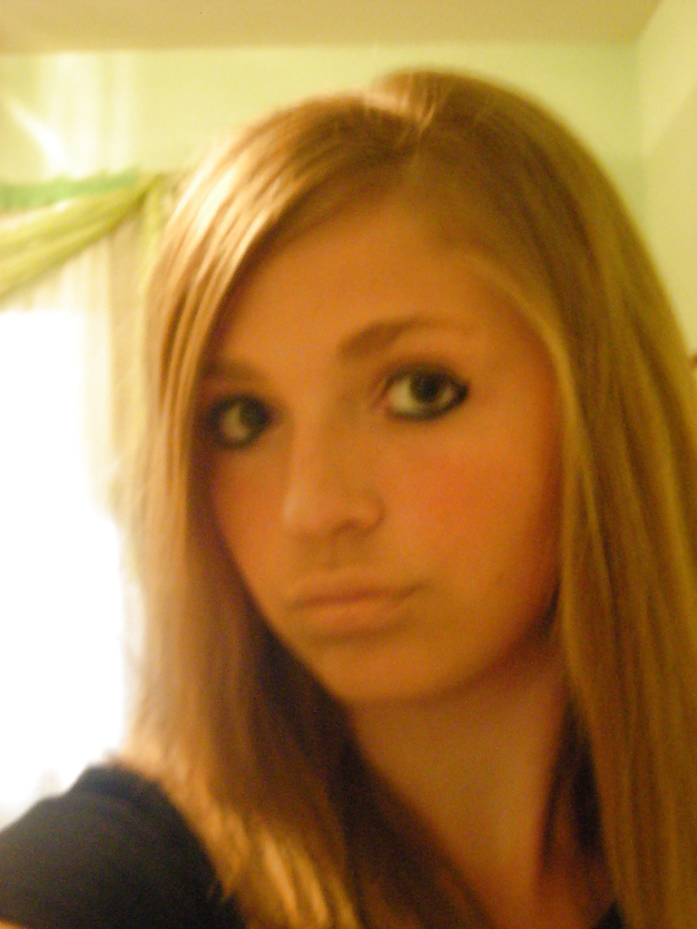 Teenage girl selfshot (Photo set) adult photos