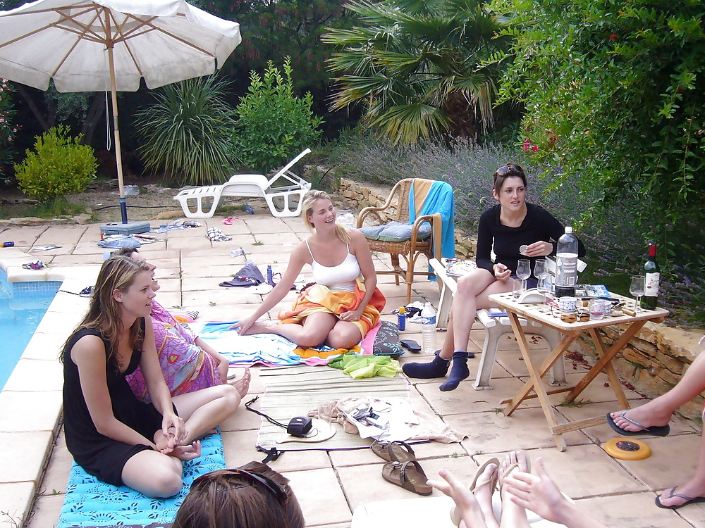 Spass am Pool mit Team Prof. Auer adult photos