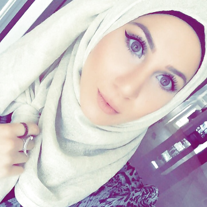 Horny hijabie girl - She need hard sex adult photos