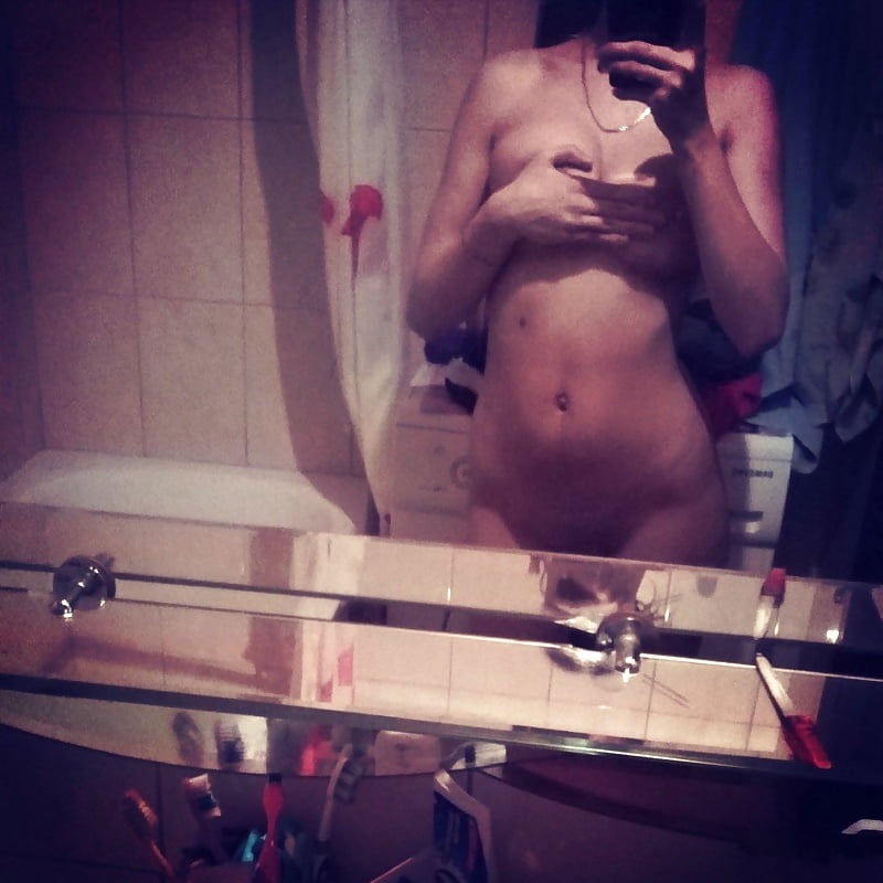 Naked Girls Selfies adult photos