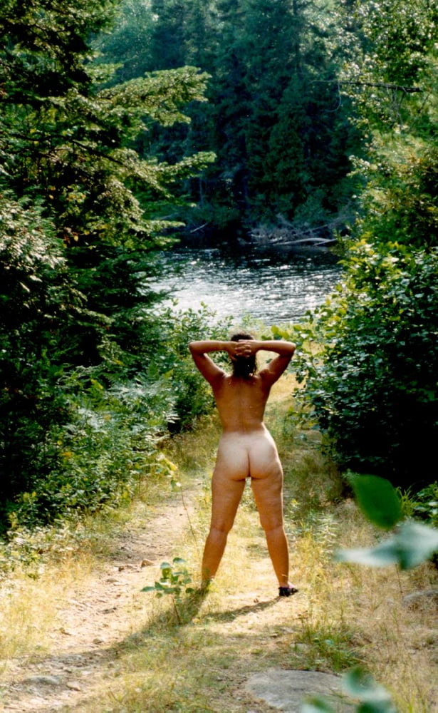 Liz - outdoor nudes - exhibitionism - 34 Photos 