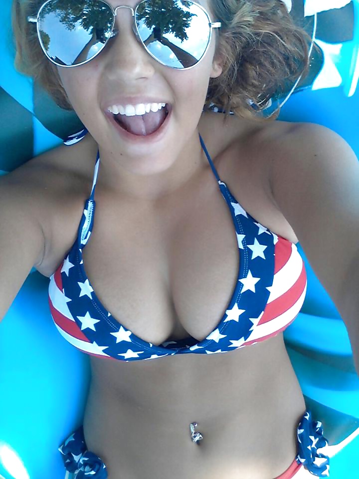 BEACH bikini big tits selfie!! adult photos
