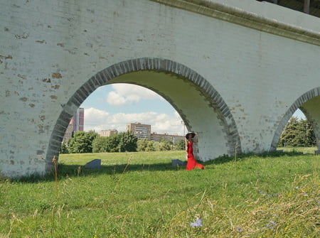 under arch         