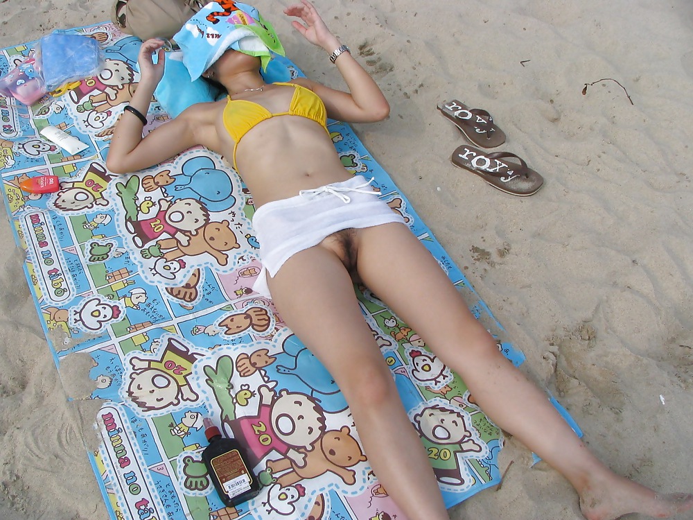 Korean girl nude at the beach adult photos