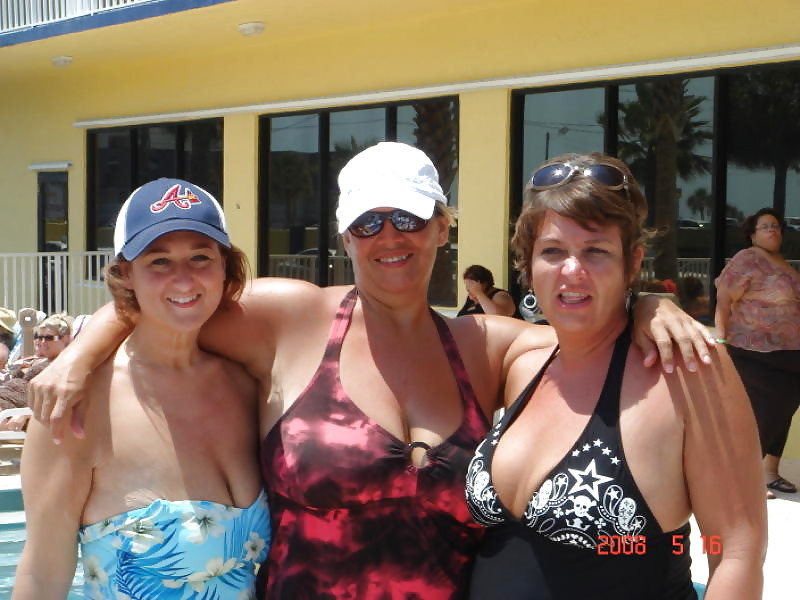 Saggy tits in swimsuit. adult photos