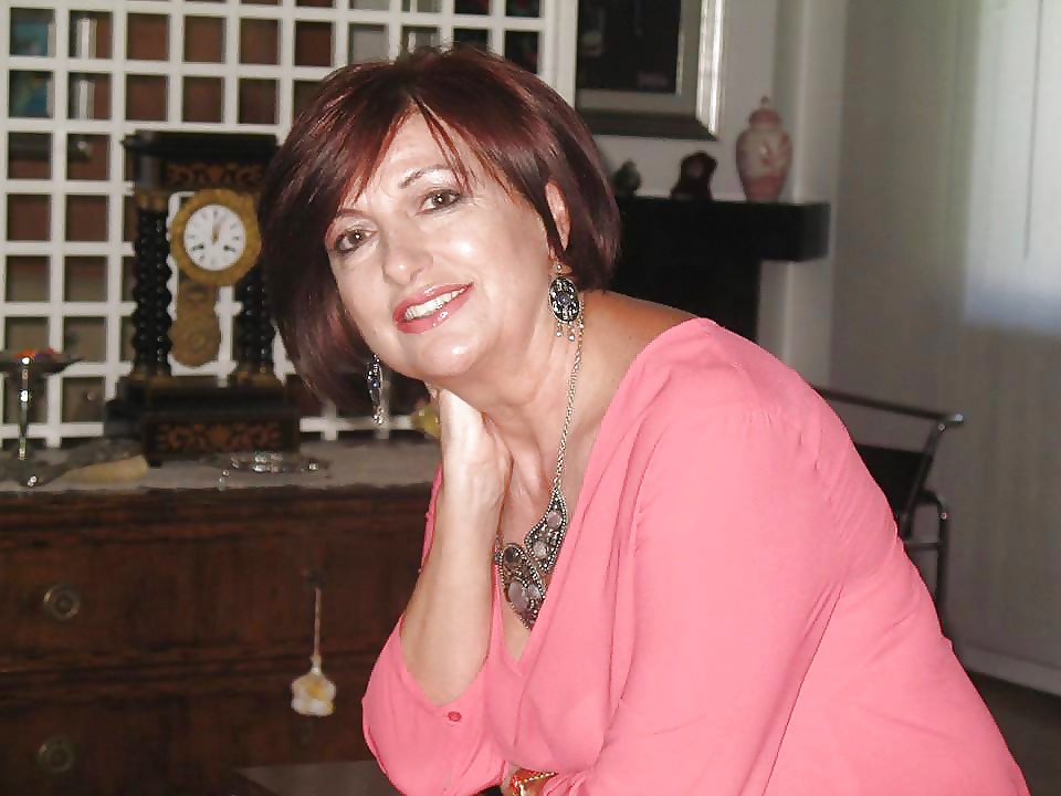 Sexy MATURES and MILFs 46 adult photos