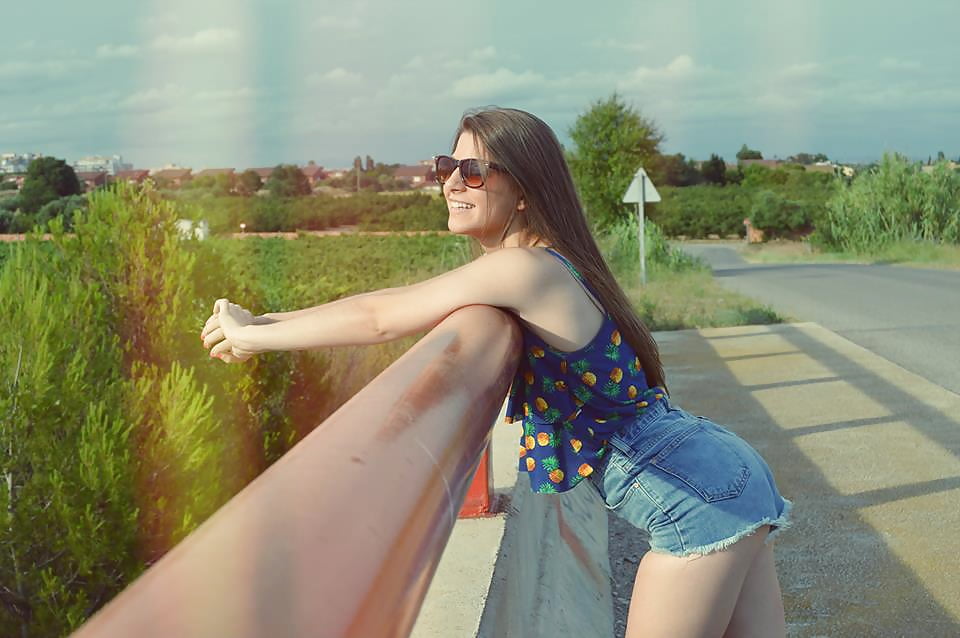 JEANS SHORTS ,BIG BUTT adult photos