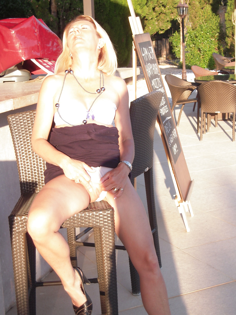 Swinger Freundinnen adult photos