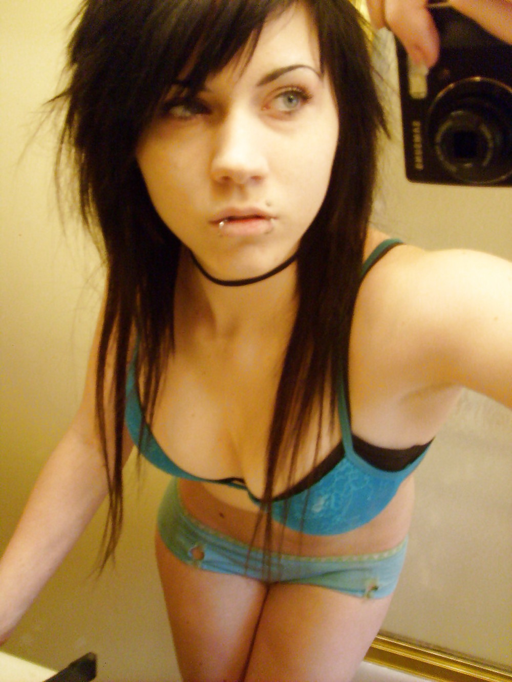 SmutDates User ID: EmoSlxT adult photos