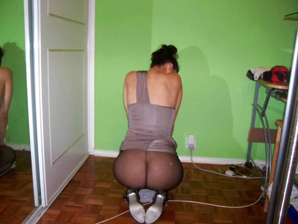 Amateur brunette with sexy ass #1 adult photos