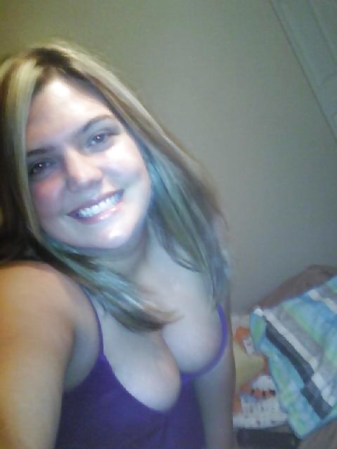 Busty Teen Shelby adult photos