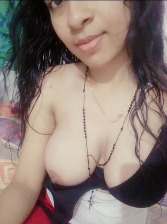 Beautiful Sexy Desi Girl Leaked Nude Pics picture pic