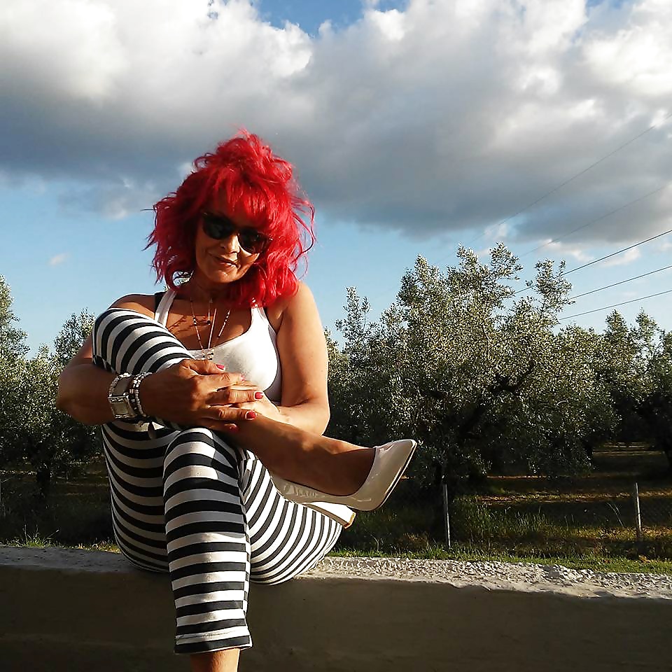 Greek FB slut Mairi Got adult photos