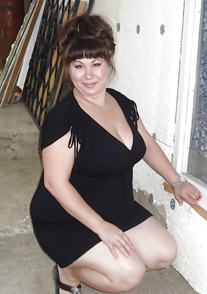 Full thighs in the mini 126 adult photos