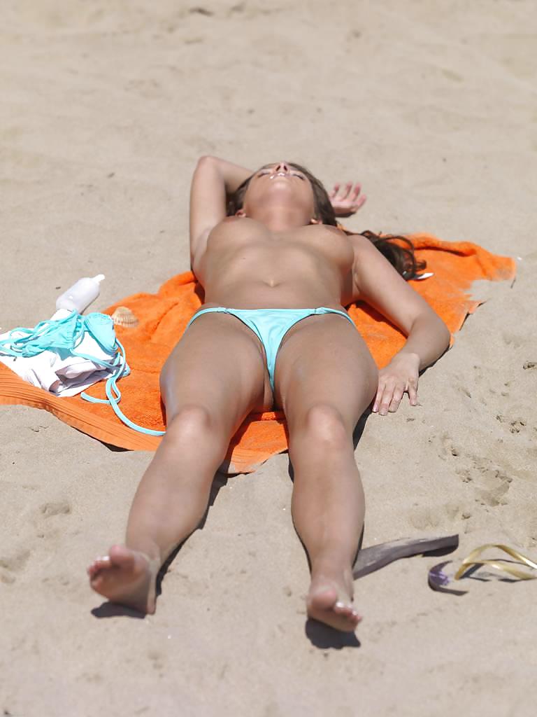 hotlegs-beach view14 adult photos
