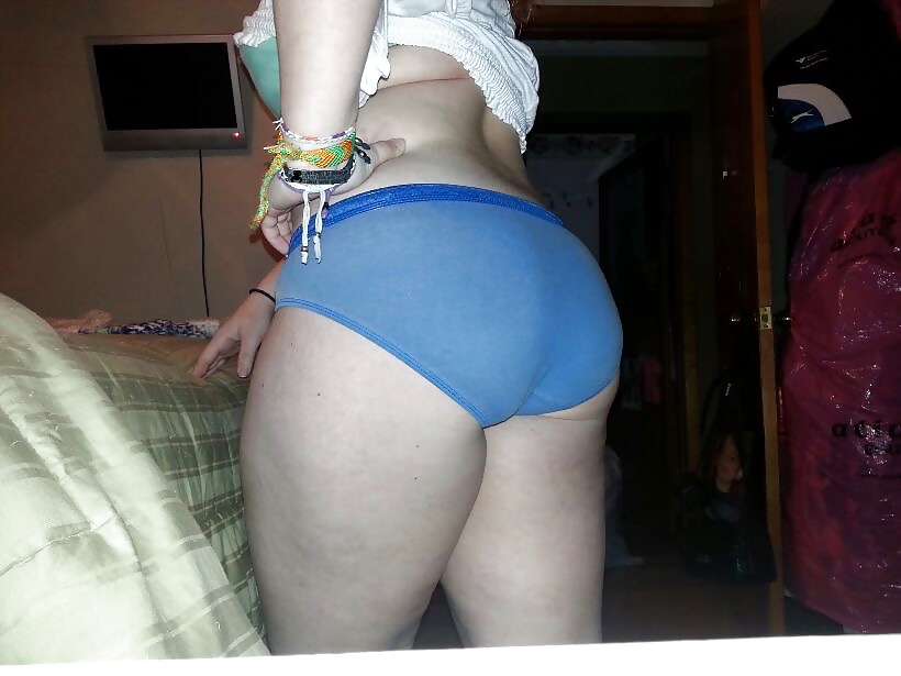 19 Year Old PAWG Cums and Squirts In Her BIG Blue Panties. adult photos