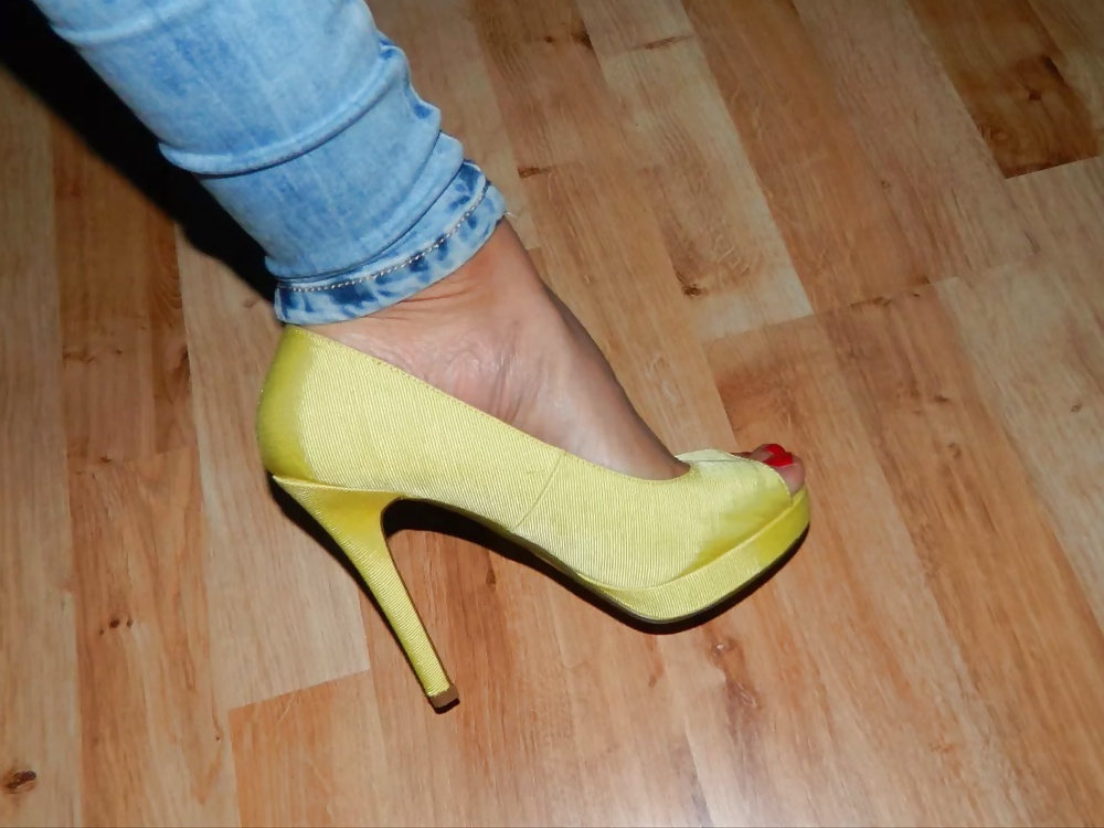 Legs & feet in sexy high heels part 2 adult photos