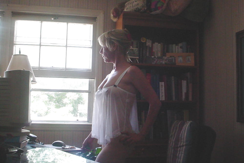 Lynn - 8 adult photos