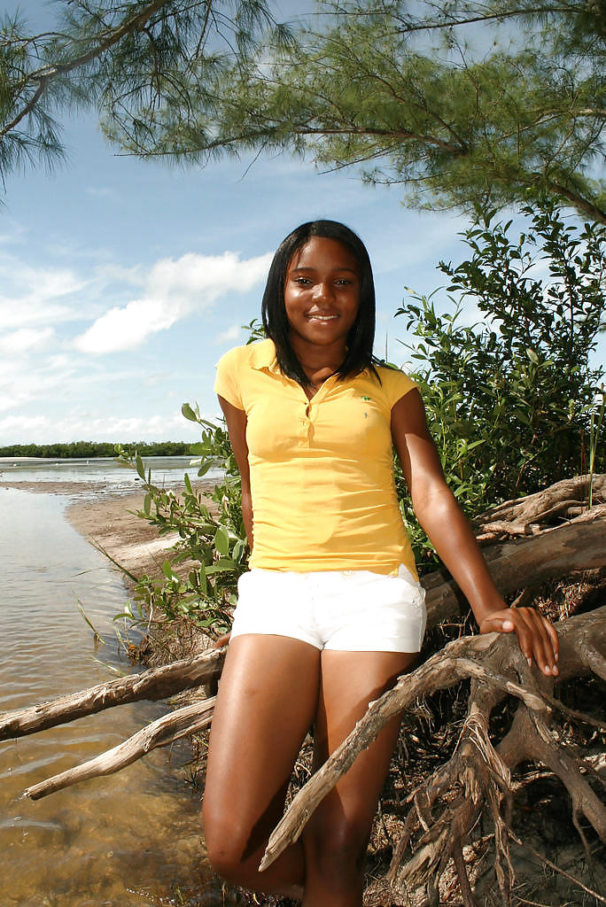 CUTE BLACK TEENS ON THE BEACH I adult photos