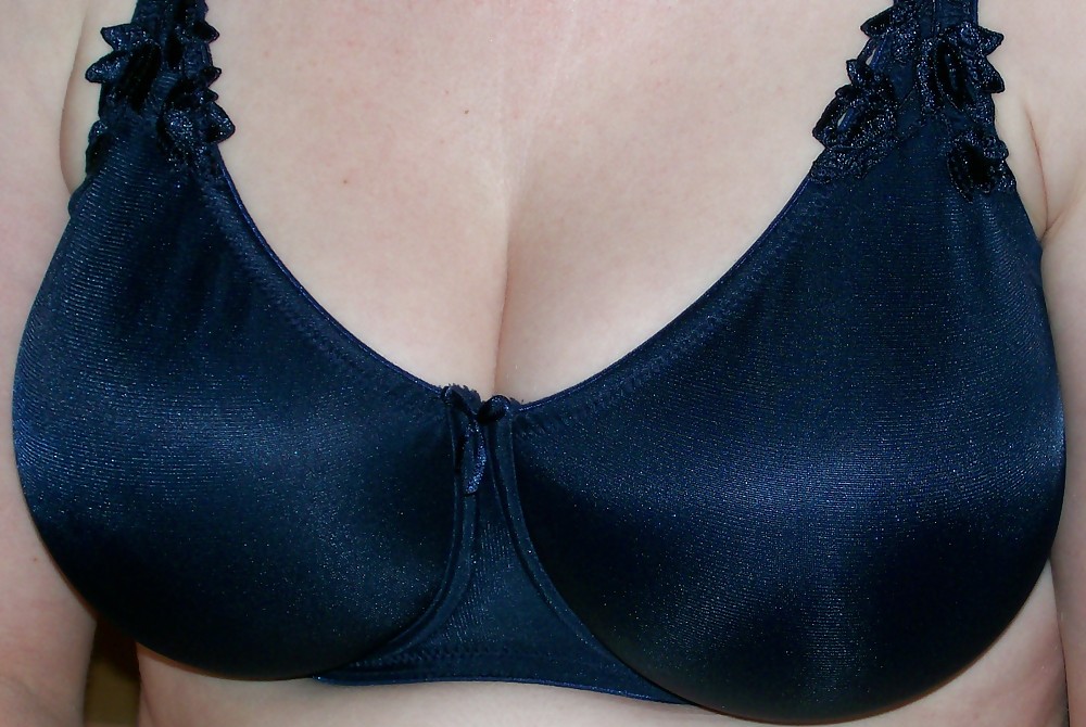 Showing my tits ... adult photos