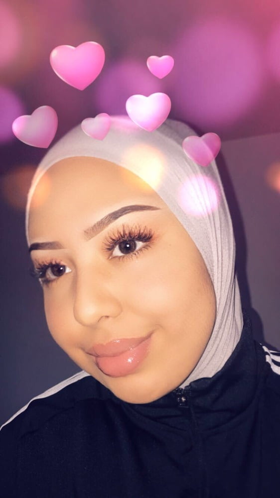 hot hijab bitch with big juicy lips adult photos
