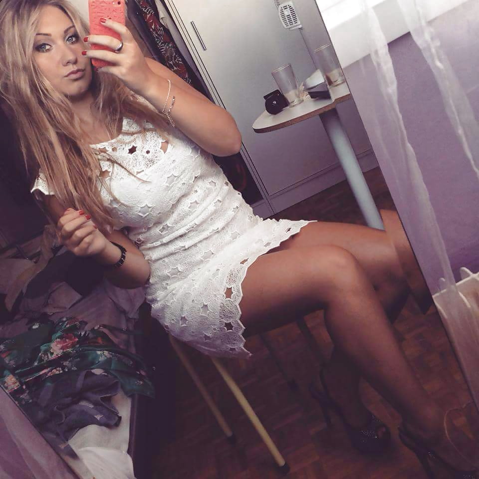 Que des jeunes chiennes en manque de bites ! adult photos