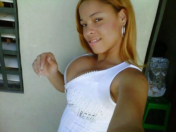 Dominicana SuperTetona adult photos