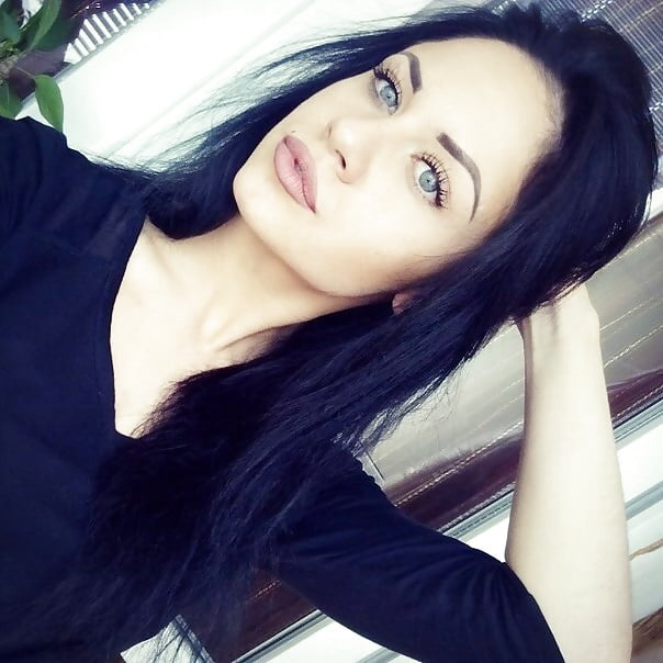 A lean, but attractive Anastacia. adult photos