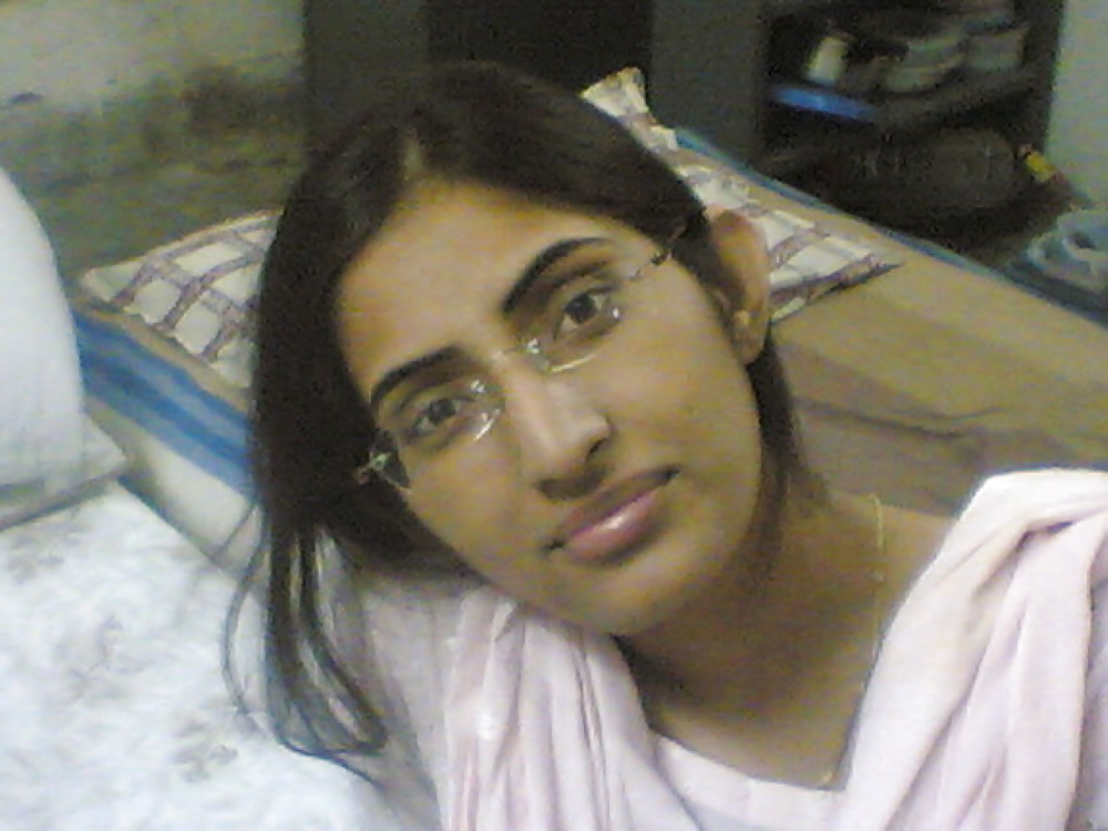 Desi Paki Indian Hijab Girl adult photos